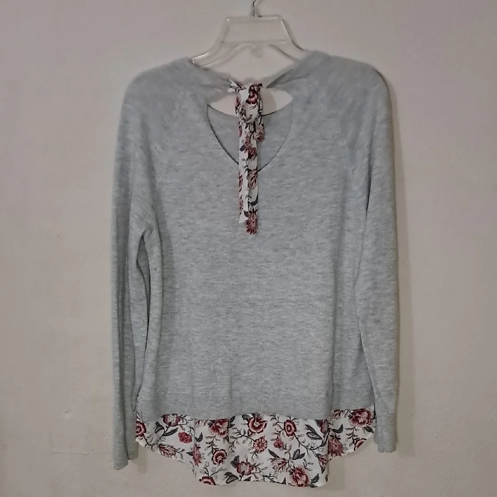 LOFT Light Gray Knit Top